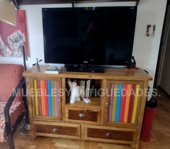 Mueble para TV / audio de diseño realizado en madera maciza con tapa de pinotea (TV109M) - comprar online