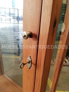 Vitrina cristalero farmacia estilo inglés en pinotea con 1 puerta frontal (VI104A) - Muebles y Antiguedades - Argentina