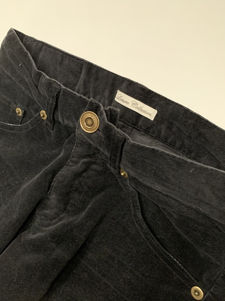 PANTALÓN CORDEROY NEGRO ZARA MAN TALLE 38 EUR (USADO)