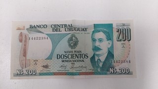 BILLETE DE URUGUAY, 200 NUEVOS PESOS, 1986 (USADO)