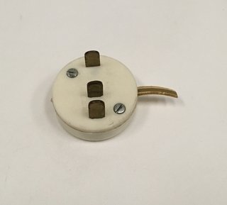 ANTIGUA FICHA ENCHUFE BLANCO TRES PATAS ENTEL (USADO)