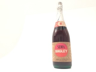 ANTIGUAS BOTELLAS LLENAS DE SIDRA BAGLEY