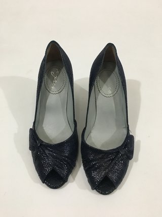 ZAPATOS CUERO AYRES TACO CONO AZUL OSCURO TALLE 7 (USADO)