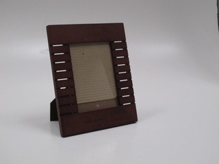 PORTARRETRATO MADERA Y VIDRIO CON PIE 12 x 17 (SKU458) (USADO)