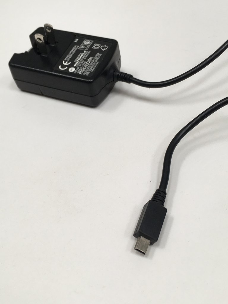 CARGADOR MOTOROLA ORIGINAL MINI USB 5 PINES PATAS RECTAS (USADO)