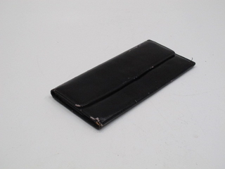 ANTIGUA CARTERA / SOBRE DE CUERO VACUNO COLOR NEGRO (USADO)