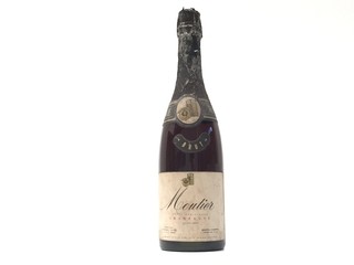 ANTIGUA BOTELLA LLENA CHAMPAGNE MOUTIER