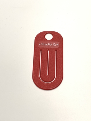 CLIP SEPARADOR DE PÁGINAS STUDIO Q PLÁSTICO ROJO (USADO)