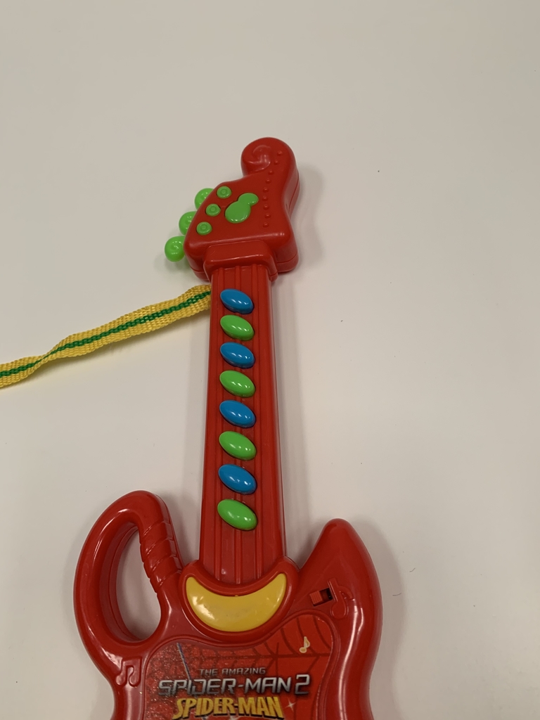 JUGUETE GUITARRA MUSICAL SONIDOS SPIDERMAN 2 29CM (USADO)