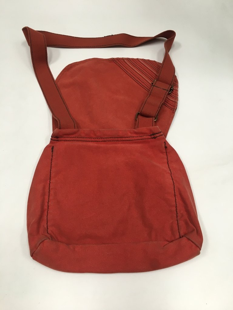 BOLSO MORRAL GAP TIRA AJUSTABLE 27x24x8 (USADO)