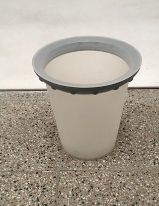 CESTO PAPELERO PLÁSTICO OPACO 26CM (USADO)