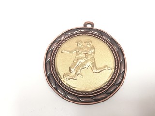 MEDALLÓN DEPORTIVO FÚTBOL DE METAL DORADO/BRONCE (NUEVO)
