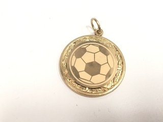 MEDALLA DEPORTIVA FÚTBOL DE METAL DORADA (NUEVO)