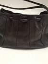 CARTERA DE CUERO MARRÓN CIERRE CON LAZO (USADO) - comprar online