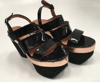 SANDALIAS TIRAS DE CHAROL PLATAFORMAS GAMUZADAS BNEDIKTA 39 (USADO)