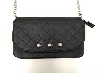 CARTERA/ SOBRE DE PU NEGRA C/ CORREA ADIC CADENA 24 x 13,5 cm (NUEVO)