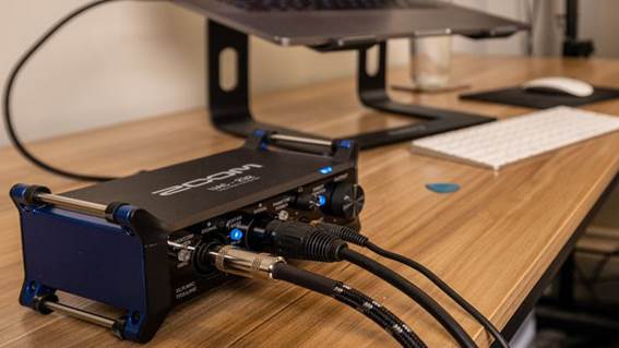 Una mesa de madera

El contenido generado por IA puede ser incorrecto.