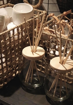 FRASCO DIFUSOR DE CON TAPA DE MADERA Y VARILLAS DE BAMABÚ - comprar online