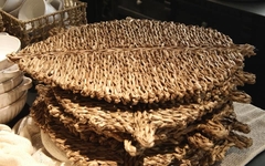 INDIVIDUAL DE FIBRAS NATURALES - MATERIAL SEAGRASS - MEDIDAS 48x35 cm. - DISEÑO HORN