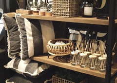 BANDEJA/ CENTRO EN BAMBU - MEDIDAS 30x19 h - DISEÑO PAPAYA - NAVARRA Home