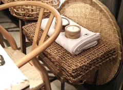 MANTEL EN GASA DE LINO CON ARGOLLA METÁLICA PLATEADA EN CADA EXTREMO - COLOR BLANCO - DISEÑO DURANGO - comprar online