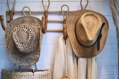 PERCHERO DE RATTAN Y CAÑA DE BAMBÚ - MEDIDAS 60x25 cm. - comprar online