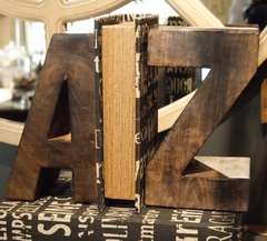 SUJETA LIBROS DE MADERA MACIZA - MEDIDAS - DISEÑO AZ - comprar online
