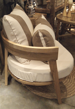 SILLÓN EN PETIRIBÍ MACIZO CON ALMOHADÓN DE ASIENTO CON CIERRE EN TUSSOR CRUDO - MEDIDAS 85x65X65 DE ALTURA TOTAL - DISEÑO ABRACCI