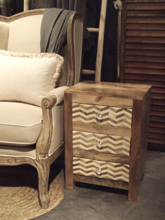 MESA DE LUZ DE MADERA DE MANGO CON INCRUSTACIONES EN FRENTE DE CAJONES - MEDIDAS 43x32x61 DE ALTO