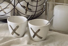 SET X6 POCILLOS DE CERÁMICA BLANCA CON DISEÑO PLATEADO, HECHOS A MANO (Éste artículo tiene imperfecciones propias de lo artesanal).