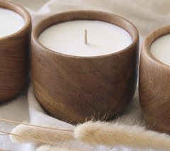 VELA DE SOJA EN CONTENEDOR DE MADERA - MEDIDAS Ø 10x8 cm. - AROMA VAINILLA