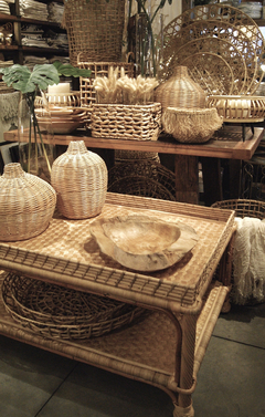 MESA EN CAÑA DE RATTAN + RATTAN TRENZADO - MEDIDAS 1.10x0.70x0.52 h - DISEÑO "SENEGAL"