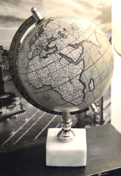 GLOBO TERRÁQUEO DECORATIVO CON BASE DE MÁMOL Y ESTRUCTURA DE METAL - MEDIDAS: 18x18x28 cm. DE ALTO - CÓDIGO U28545