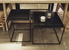 MESA DE ARRIME CUADRADA DE METAL CHICA/ALTA - COLOR NEGRO - MEDIDAS 42x42x56 DE ALTO