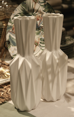 FLORERO DE CERÁMICA BLANCA