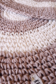 Alfombras Circulares Tejidas a mano en Trapillo - KUKLAS | Objetos de diseño