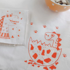 Mantelitos con servilletas con estampa de Dinosaurios