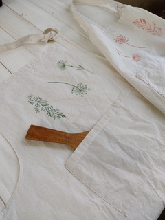 DELANTAL DE LIENZO NATURAL FLORES SILVESTRES - tienda online
