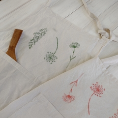 DELANTAL DE LIENZO NATURAL FLORES SILVESTRES - comprar online