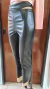 Pantalon cuerina recortes en internet