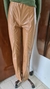 Pantalon cuerina costura y tajo