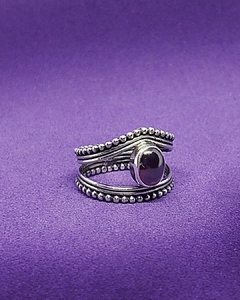 A 920 - Anillo de Plata 925 - Doble anillo con borde de puntos y piedra granate oval engarzada (15 mm)