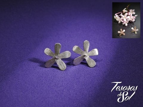 AR 671 - Aros de Plata 925 - Pasantes - Diseño Artesanal @dahojoyas - Flor  de jazmín del país (14 mm) Chicos