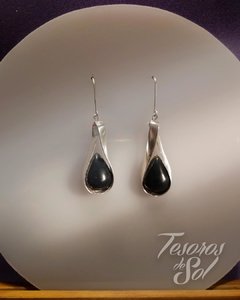 AR 702 - Aros de Plata 925 - Diseño Artesanal @dahojoyas - Colgantes - Óvalo torzado con gota de Agata Azul (65 mm largo total) - comprar online