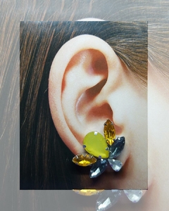 AR 788 - Aros Bijou - Brillo y Fiesta - ARTEMISA - Cortos Gotas Amarillo opaco, Navets Humo, Dorado claro y gota cristal (3,2 cm) - comprar online