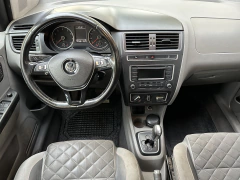 Volkswagen Suran Highline 1.6 I-Motion en internet