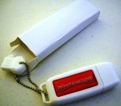 Pen drives con estuche de cuero