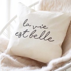 Almohadon 'La Vie Est Belle' en internet