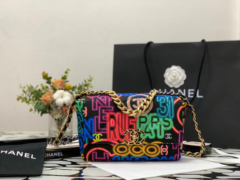 Chanel apresenta sua nova bolsa para 2022 que homenageia a história da  grife  Blog Ana Cláudia Thorpe