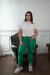 Pantalón de bengalina corte clásico semi chupín tiro alto verde beneton